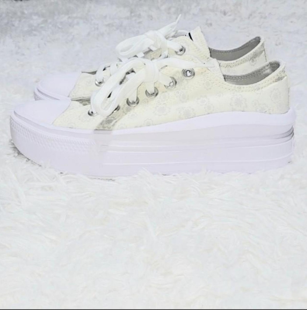 Converse "Chuck Taylor All Star Platform Floral Cream" Women's US 7.5! ✨️ NWT
